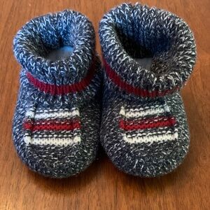🫐3/$30 NWOT Cozy Knit Baby Booties Size 6-12m